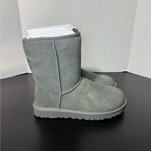 Women’s UGG classic short ll boot